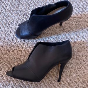 Size 9-Nine West - Peep Toe - Black Heals